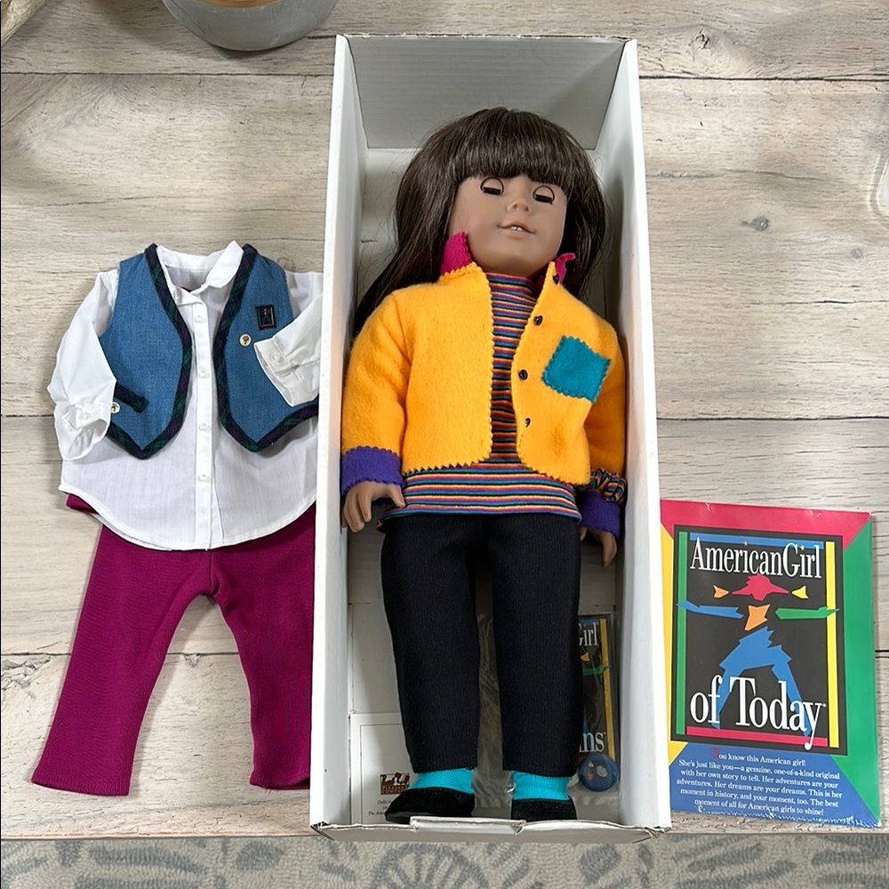 American Girl of Today Vintage  GT #2 in beautiful condition. 1 extra outfit.